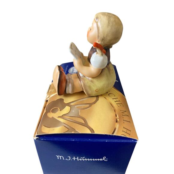 Hummel Goebel "Girl With Sheet Music" Sitting Singing Figurine #389 HL 99 - Picture 4 of 5